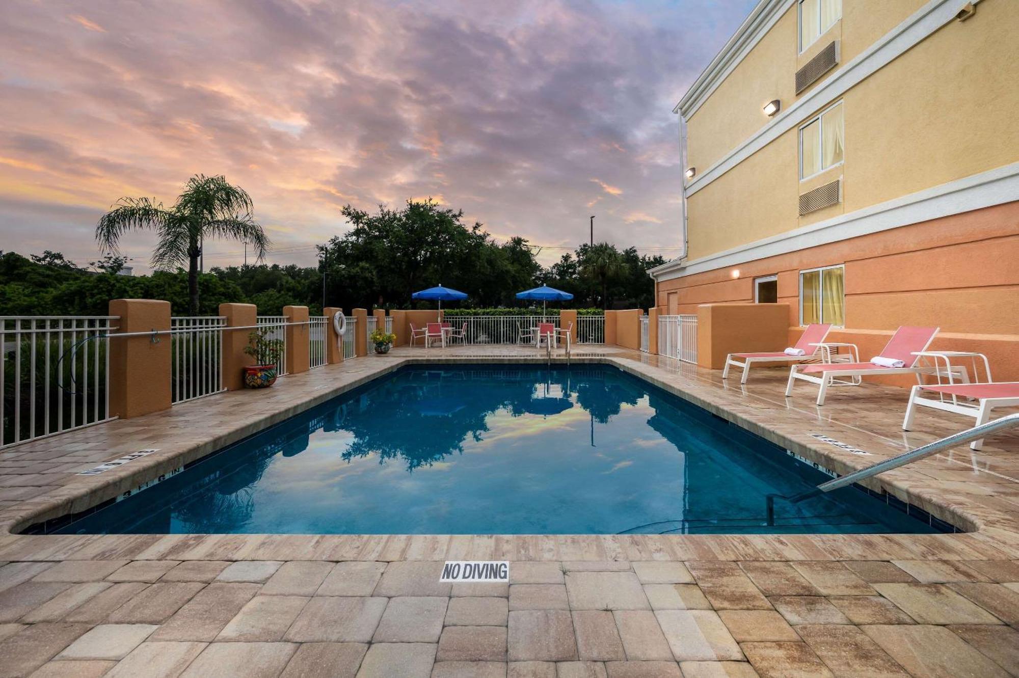 Comfort Inn Fort Myers Northeast Bagian luar foto