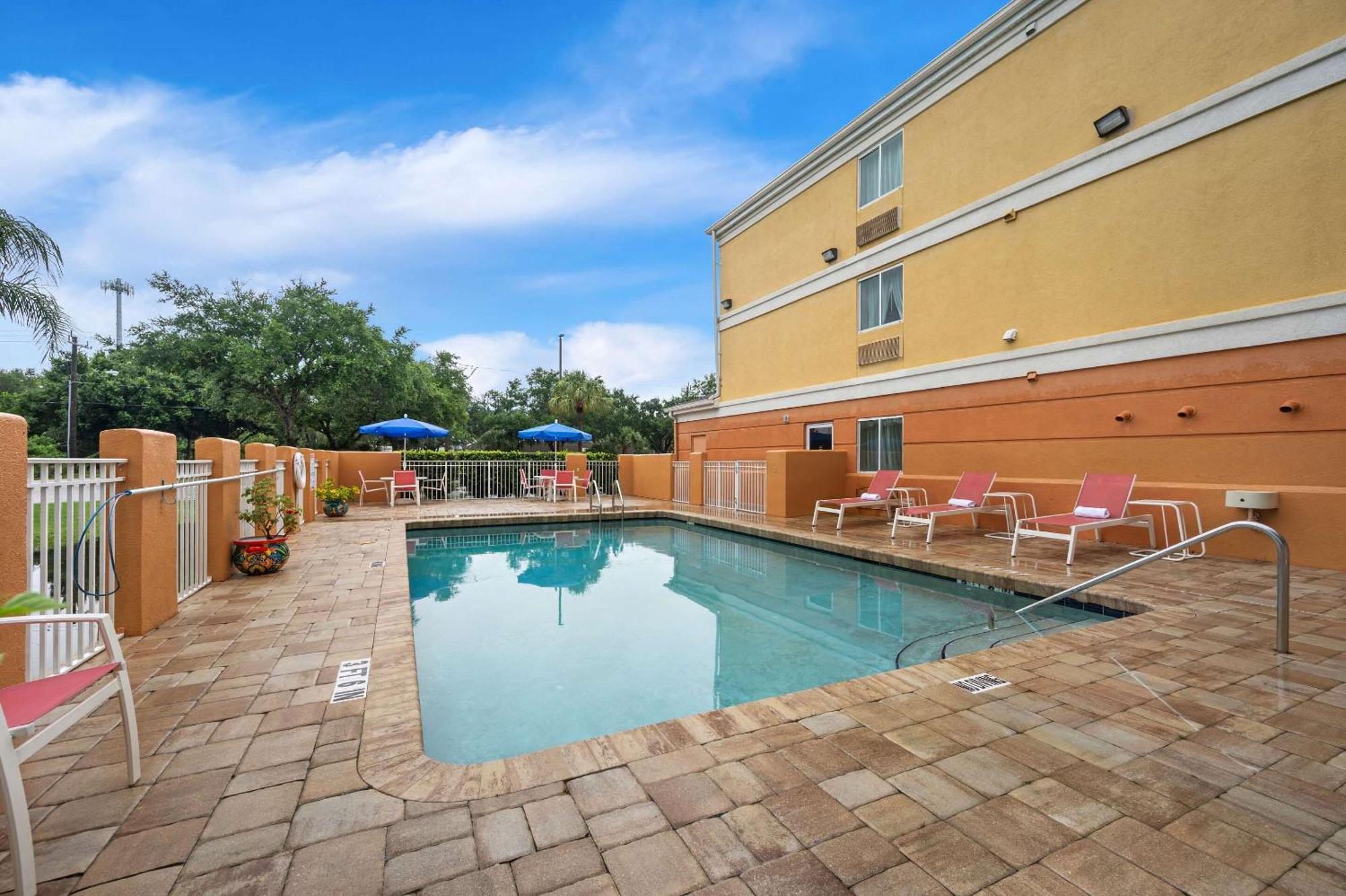 Comfort Inn Fort Myers Northeast Bagian luar foto