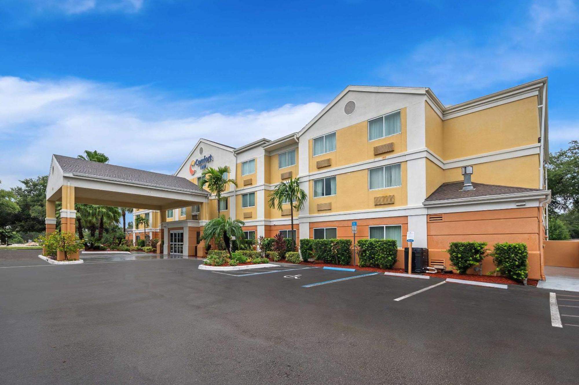 Comfort Inn Fort Myers Northeast Bagian luar foto