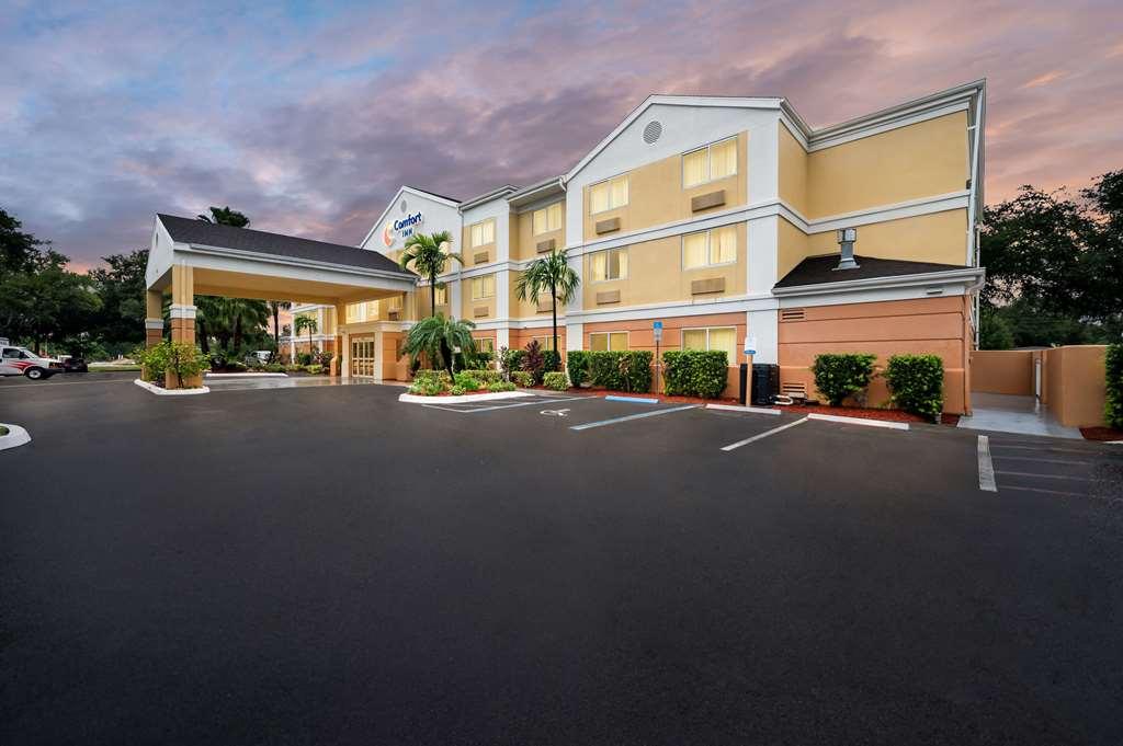Comfort Inn Fort Myers Northeast Bagian luar foto